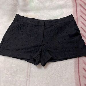 Lose black shorts, with floral print